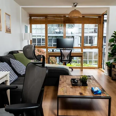 Stunning 1 Bedroom In Grand Cannal Apartment