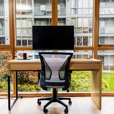 Stunning 1 Bedroom In Grand Cannal Apartment