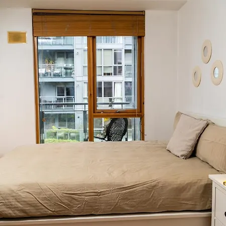 Stunning 1 Bedroom In Grand Cannal *