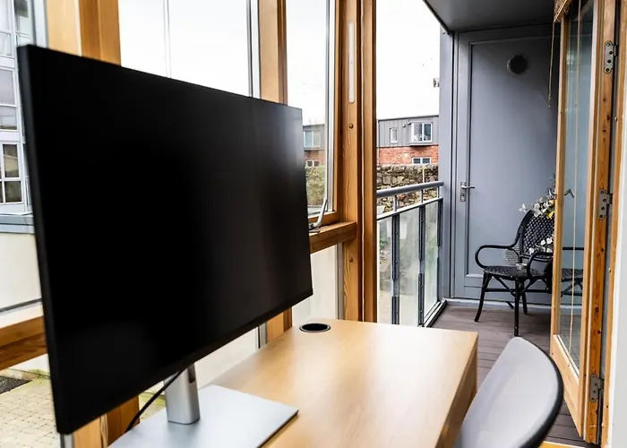 Stunning 1 Bedroom In Grand Cannal