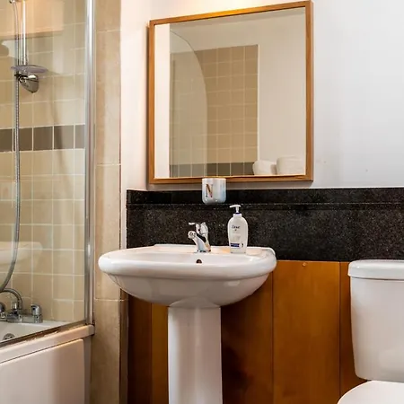 Stunning 1 Bedroom In Grand Cannal